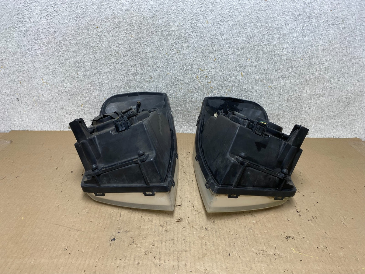 2002 to 2009 Gmc Envoy Left+Right Set Headlights Halogen AH6001 DW12