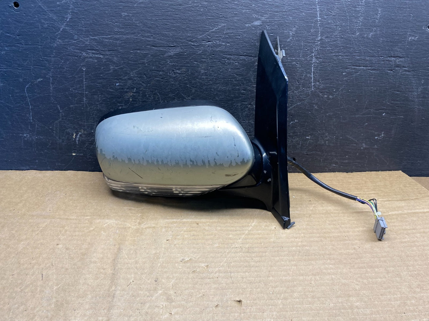 2006 to 2007 Subaru B9 Tribeca Right Passenger Door Turn Signal Mirror AD9694 DG0