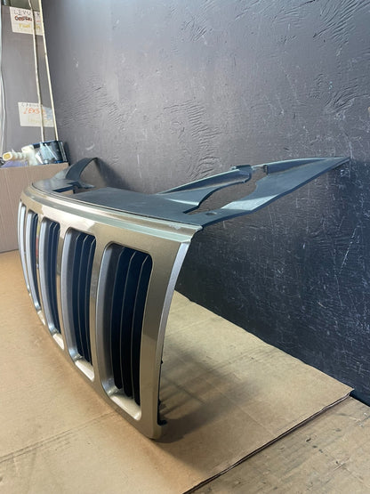 2005 to 2007 Jeep Grand Cherokee Front Upper Grill Grille Aftermarket AC5039 DG1