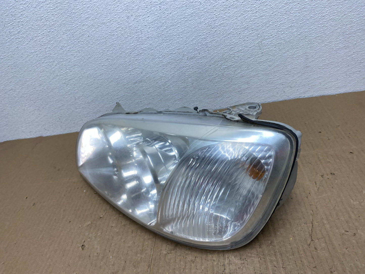 2004 2005 Hyundai XG350 XG Left Driver LH Headlight Halogen AB8435 DW1