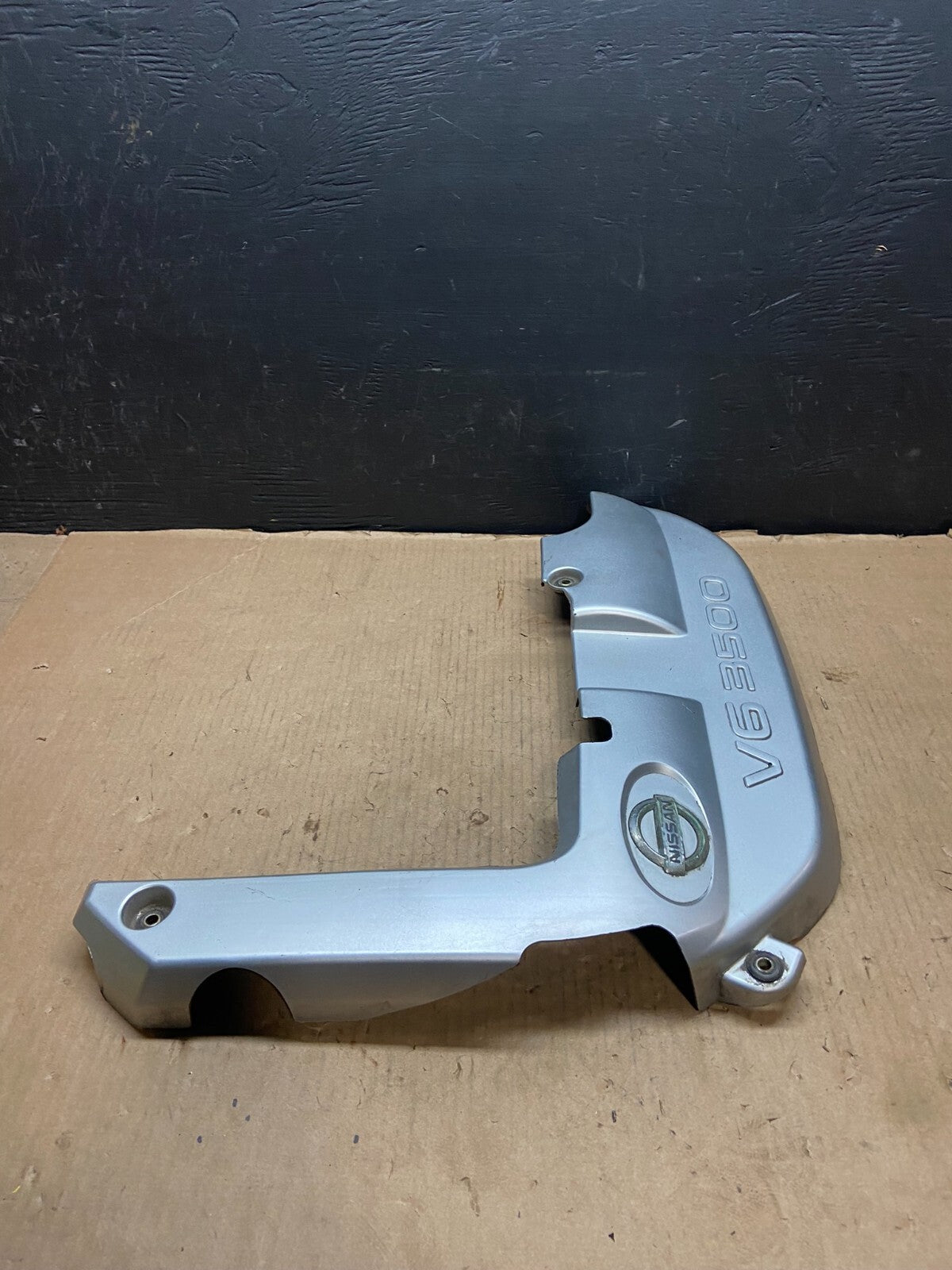 2001 to 2004 Nissan Pathfinder Engine Cover Ornament E4220 DG12