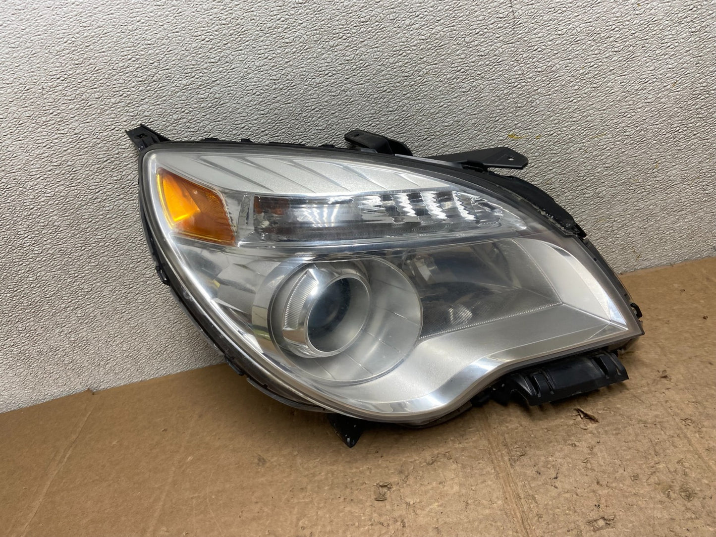 2010-2015 Chevrolet Equinox Right Passenger Halogen Projector Headlight AA50790