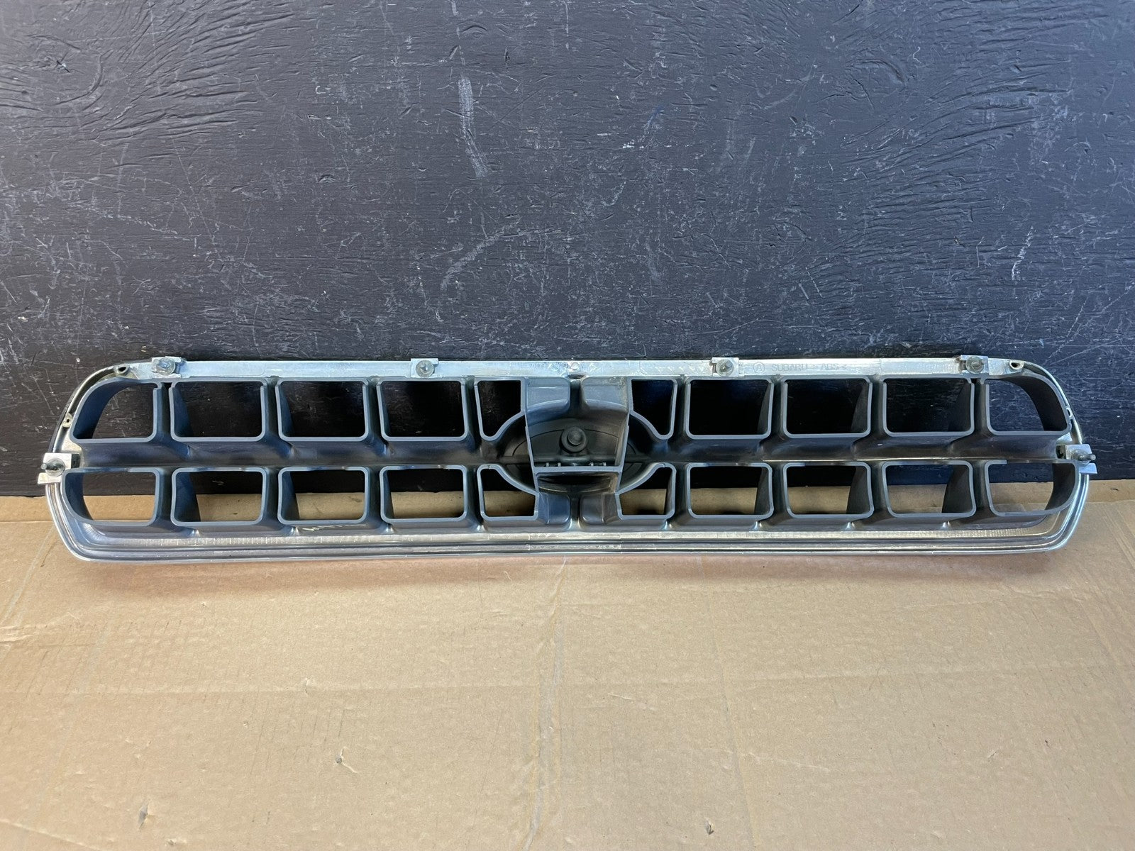 2000 to 2002 Subaru Legacy Outback Grill Grille AC9761 DG3