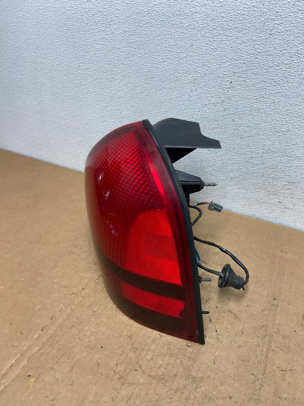 2003 to 2011 Mercury Grand Marquis Right Passenger Side Tail Light AD1336 LK1