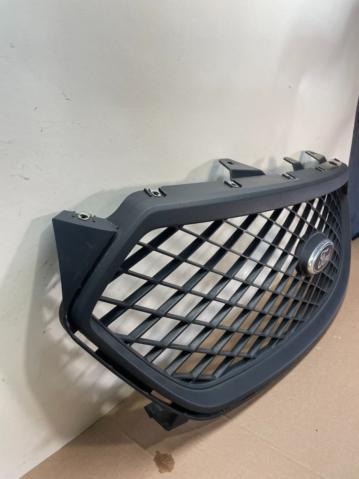 2013 to 2019 Ford Taurus Front Upper Grill Grille AI8627 DG2