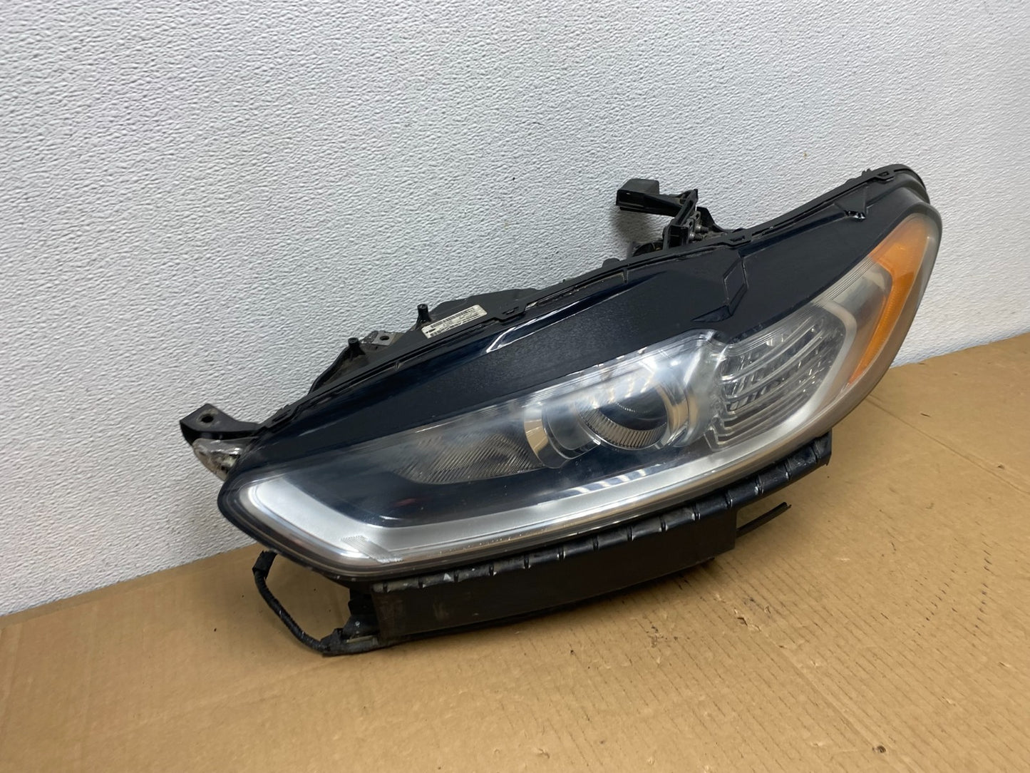 2013 to 2016 Ford Fusion Left Driver Lh Side Headlight AD0775 DW2