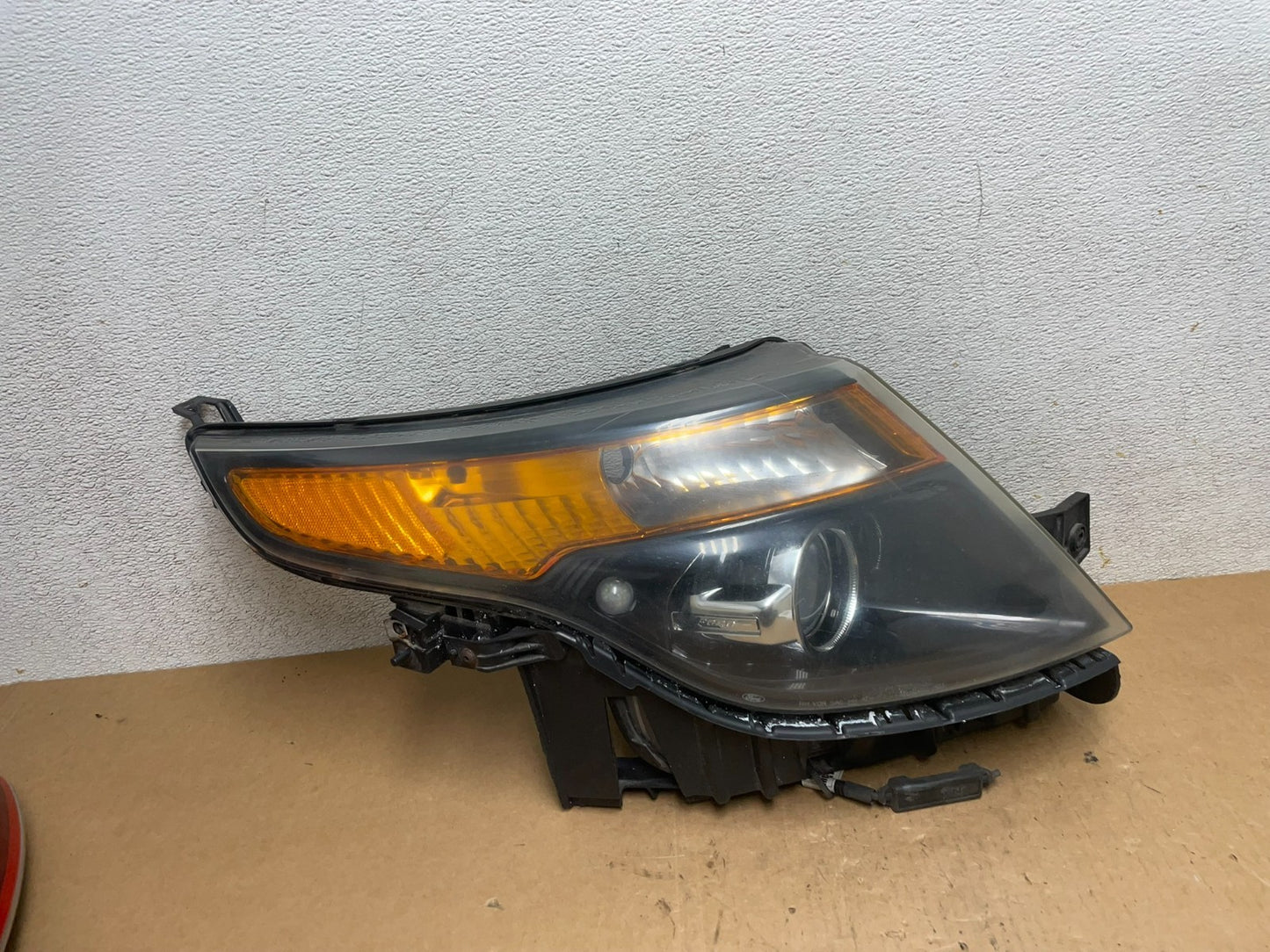 2011 to 2015 Ford Explorer Police Right Passenger Halogen Headlight Oem Q6808 DW0