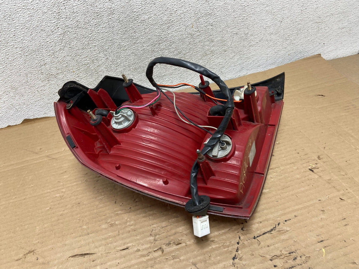 2001 2002 2003 Hyundai Elantra Right Passenger Rh Tail Light AG9087 LK5