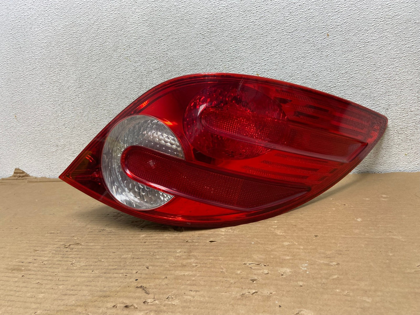 2006 - 2010 Mercedes W251 R-CLASS Right Passenger RH Side Tail Light AG9262 LK0