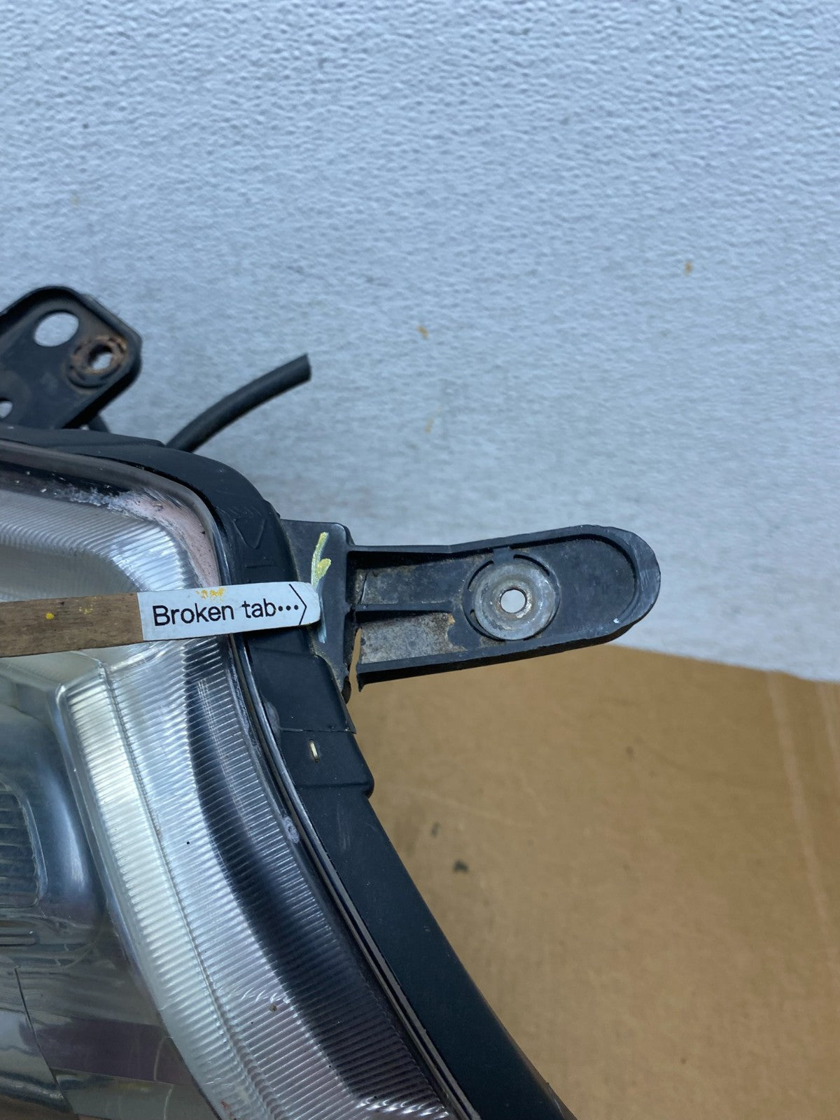 2008 to 2012 Nissan Versa Headlight Halogen Left Driver Lh Side AE0593 DW4