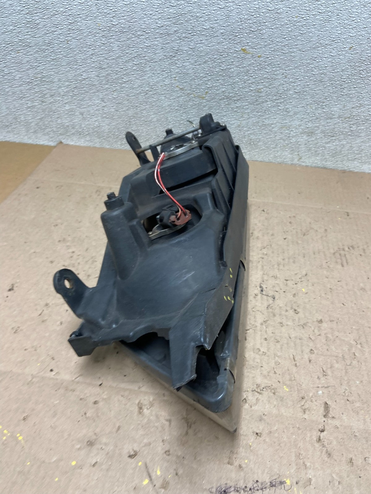 1995 to 1998 Nissan Sentra Passenger Right Side Headlight Z6459 DW10