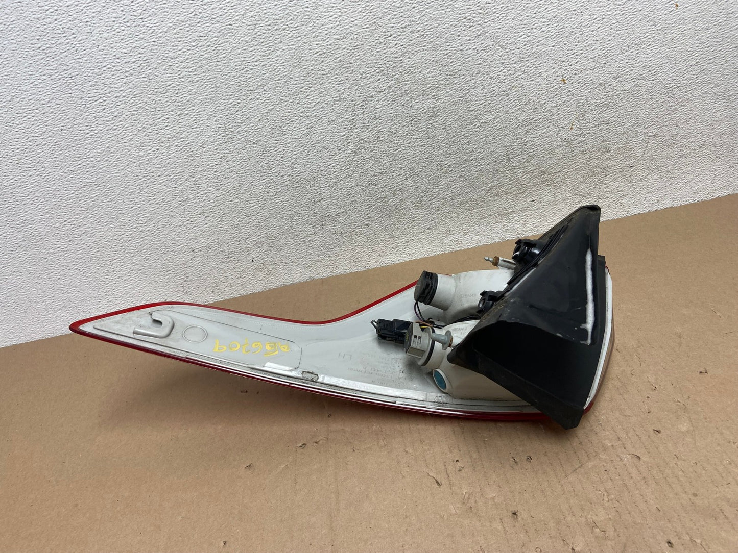 2013 to 2016 Ford Escape Left Driver LH Side Tail Light AG6709 LK4