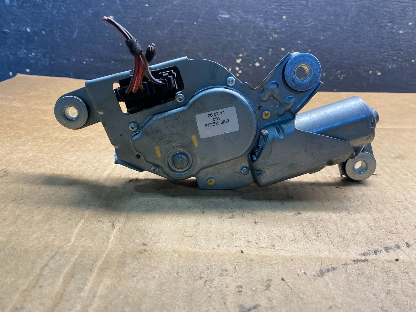 2004 to 2010 BMW X3 E83 Rear Windshield Wiper Motor OEM ab3788  DG4
