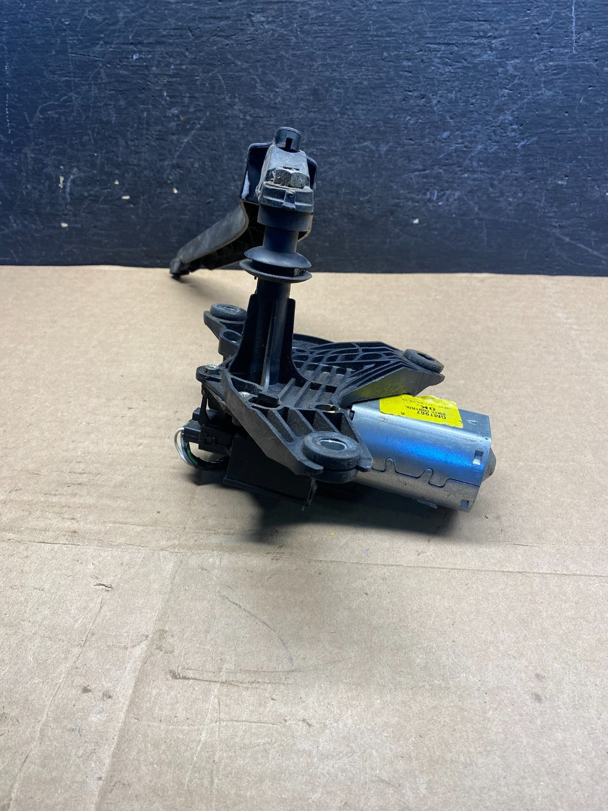 2008 to 2012 Buick Enclave Windshield Rear Wiper Motor AE8238 DG4