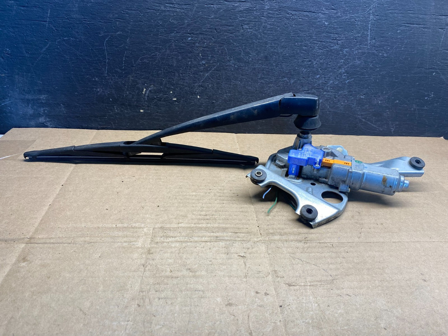 2010 to 2014 Subaru Legacy Outback Rear Wiper Motor AE82611