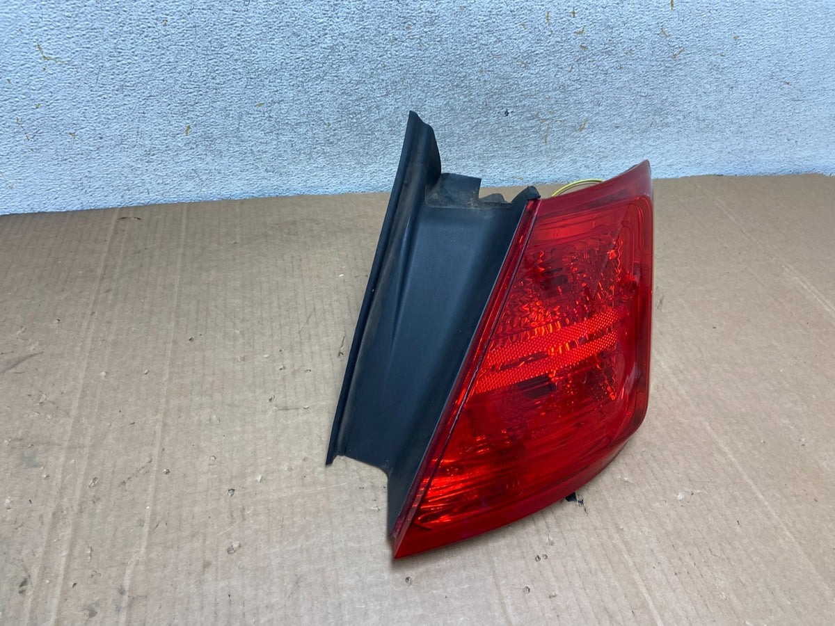 2014 to 2018 Ford Taurus Interceptor Right Passenger RH Tail Light AI8471 LK2