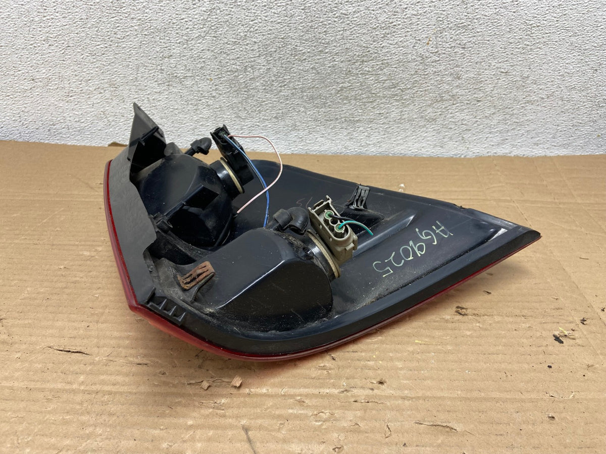 2004 to 2007 Ford Freestar Left Driver LH Side Tail Light AG9025 LK5