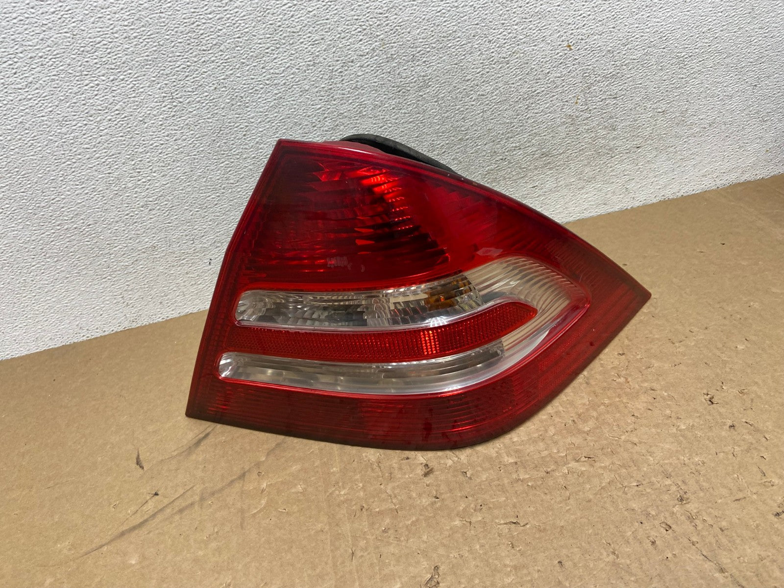2005-2007 Mercedes-Benz C230 W203 C-Class Right Passenger Tail Light AG1104 LK0