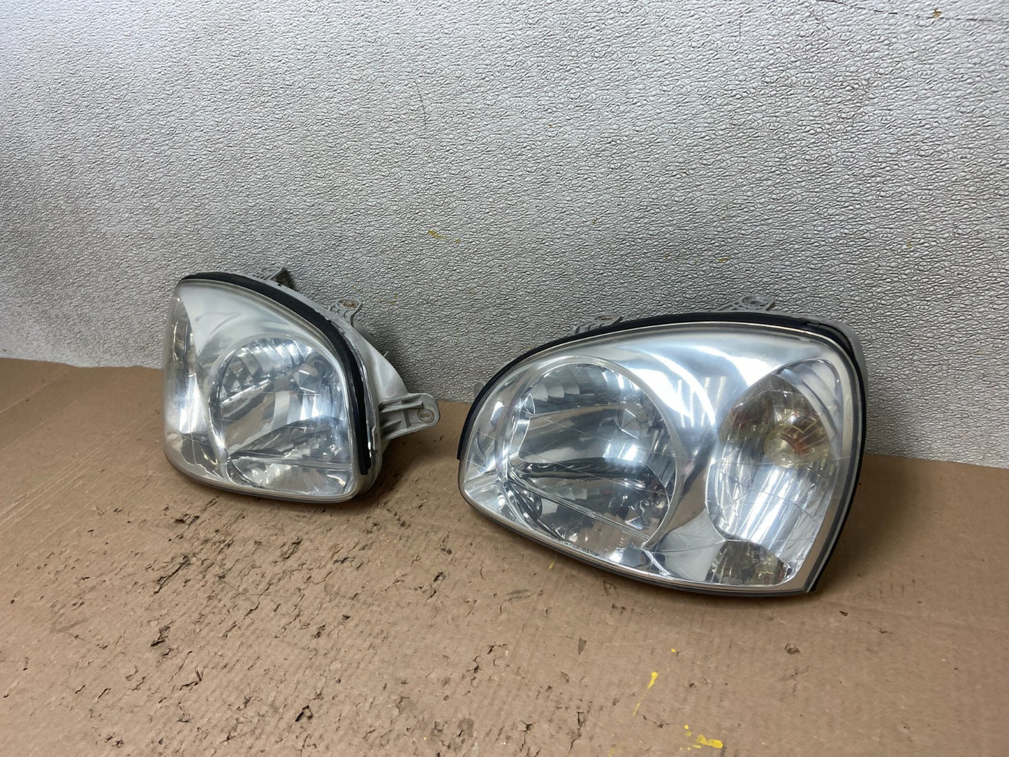 2001-2003 Hyundai Santa Fe Left Driver LH Headlight Halogen AD2663 DW1