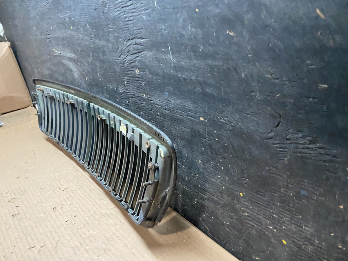 2002 to 2005 Hyundai XG350 Front Upper Grill Grille W/Emblem U7961 DG6