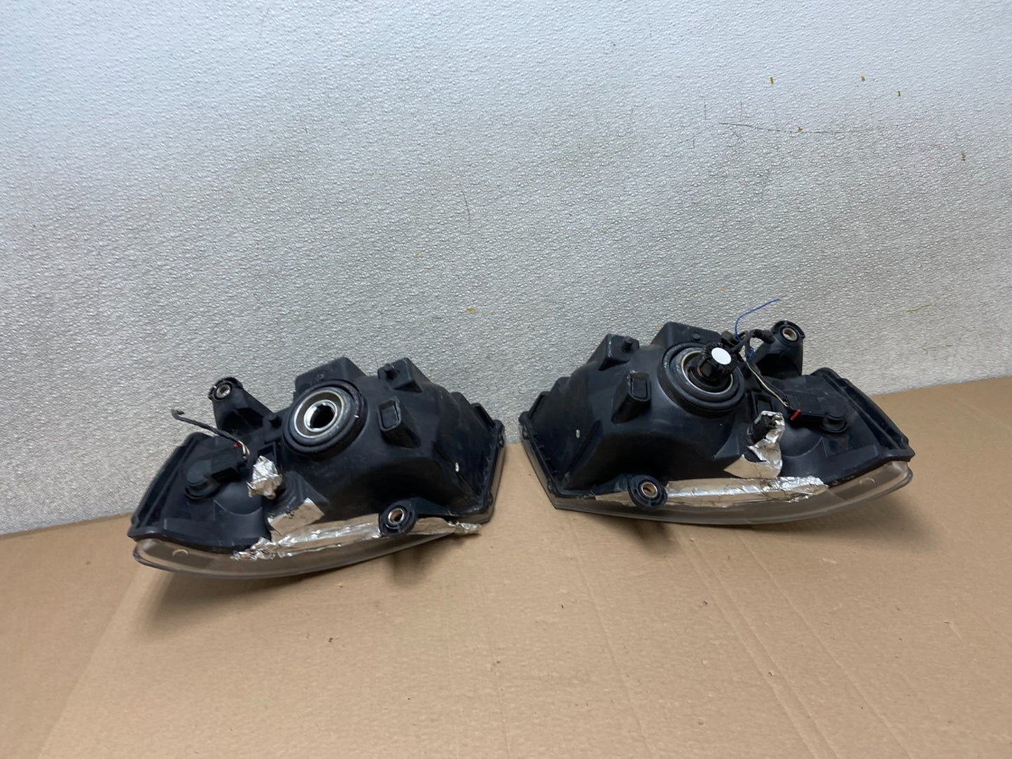 2008 to 2010 Dodge Caravan Left+Right Set Side Halogen Headlights AB2329 DW9