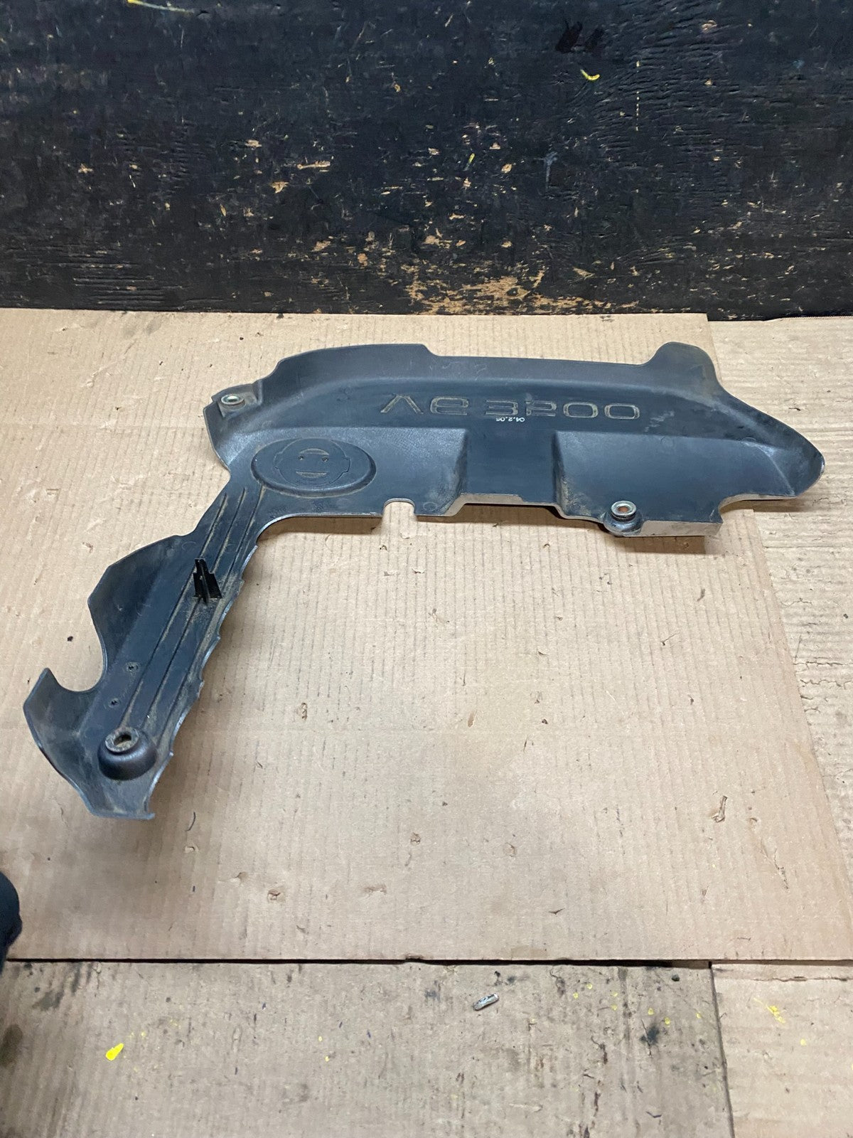 2001 to 2004 Nissan Pathfinder Engine Cover Ornament W5764 DG5