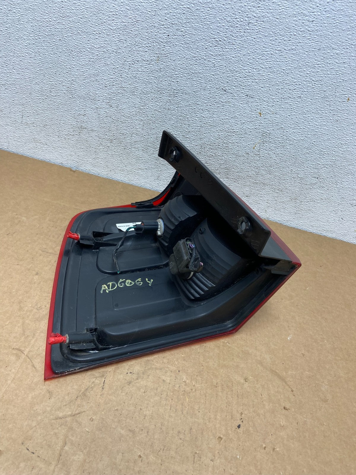 2007 - 2012 Ford Expedition Right Passenger Rh Side Tail light AD6064 DW5