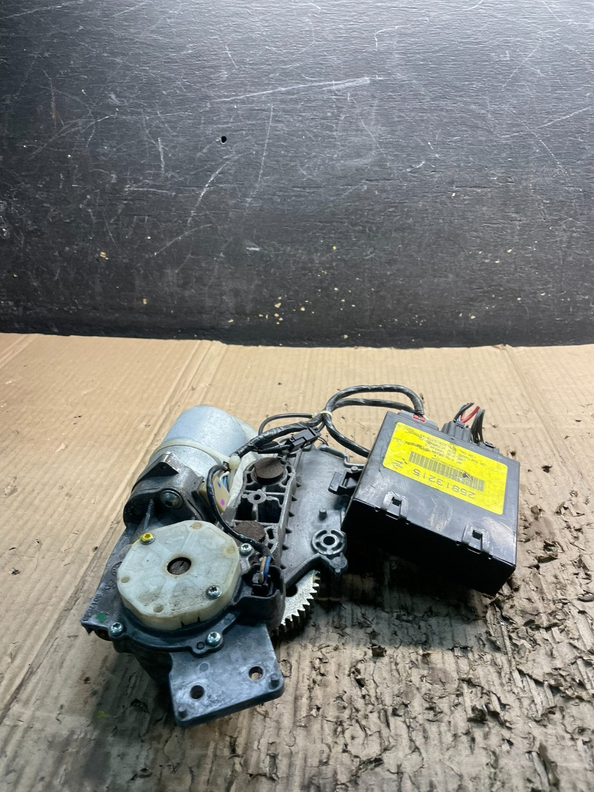 Cadillac Chevrolet Rear Trunk Liftgate Power Motor Actuator OEM Y0020 DG2