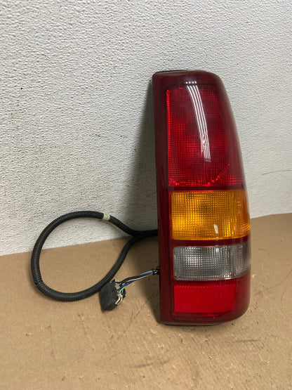 1999-2002 Chevrolet Silverado 1500 Right Passenger Side Tail Light AD7783 LK2