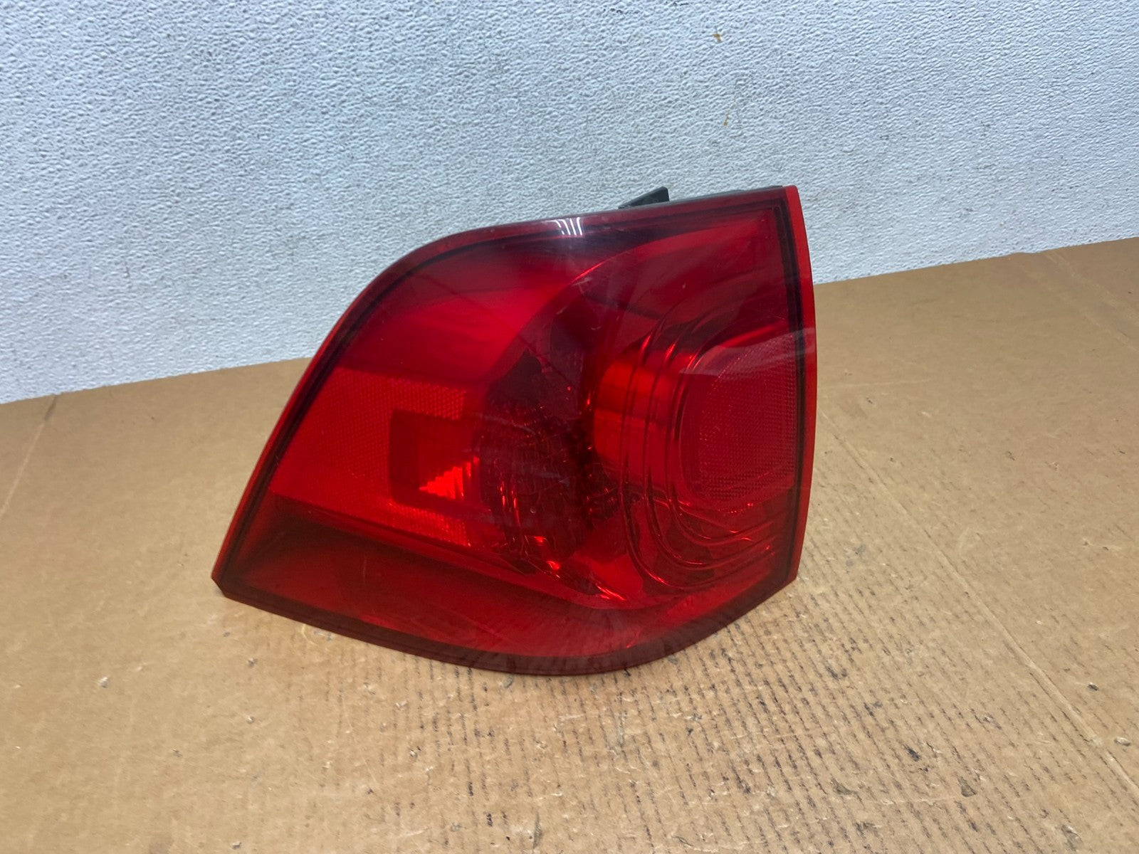 2009 to 2014 Volkswagen Routan Left Driver LH Side Tail Light AE0362 DW0