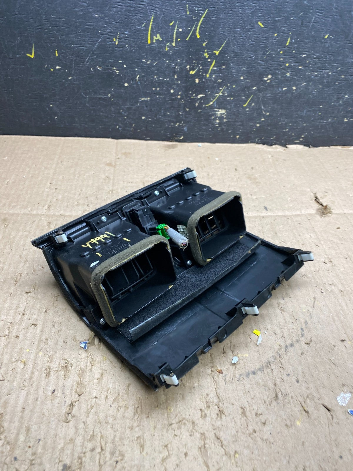 2007 to 2011 Honda CRV CR-V Front Center Panel Clock Air Vent Y7991 DG7