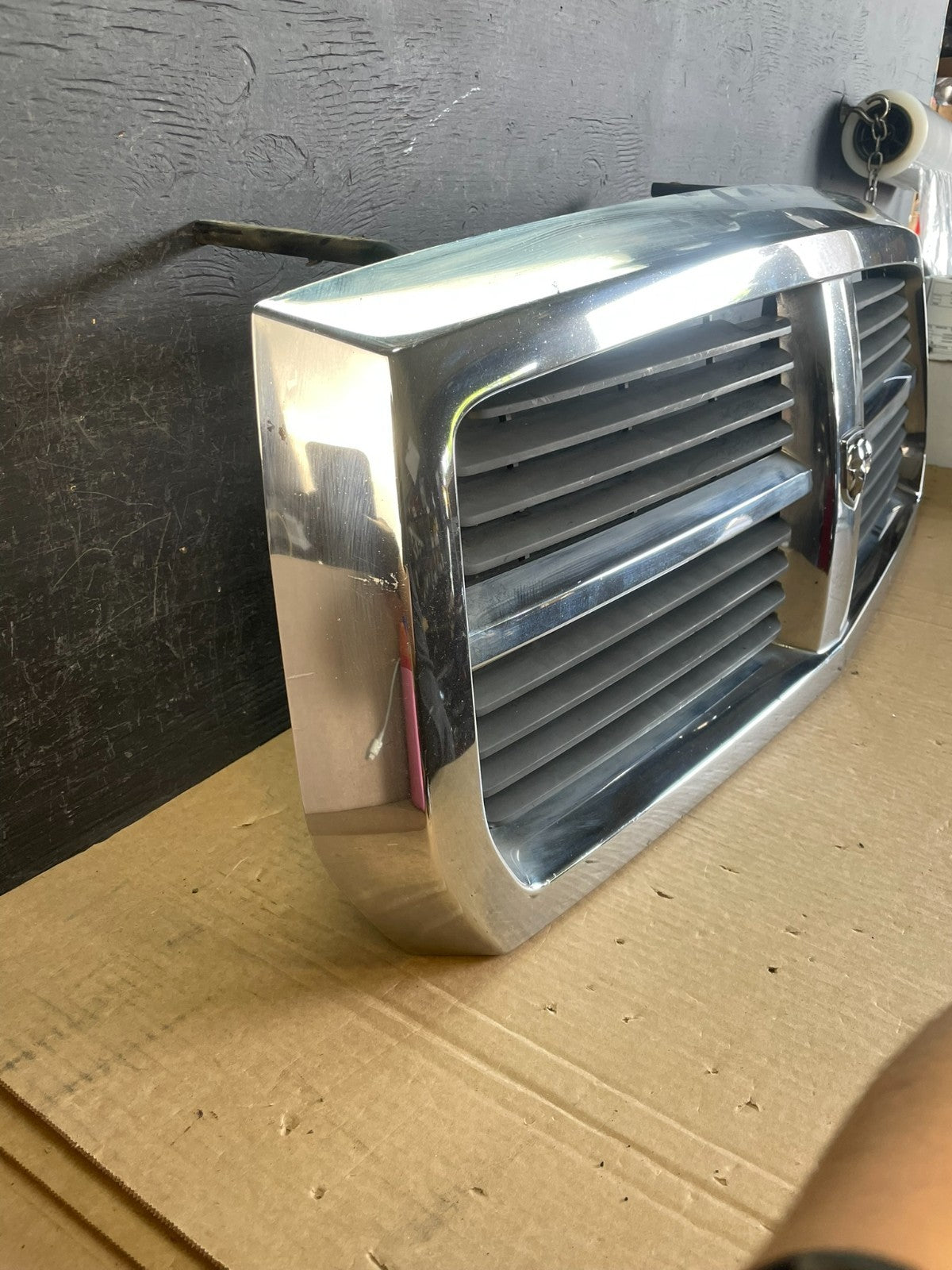 2005 to 2007 Dodge Dakota Chrome Front Upper Grill Grille AD0208 DG2