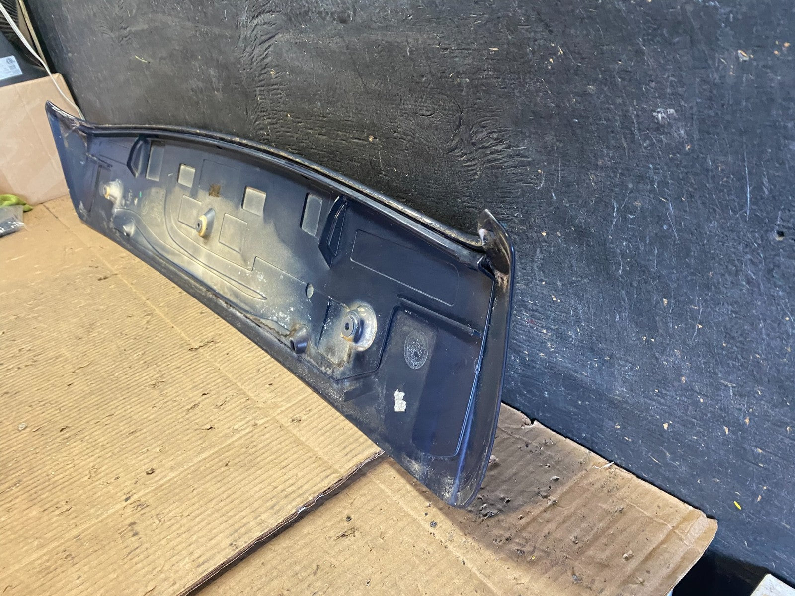 2003 to 2006 Porsche Cayenne Rear Spoiler Third Brake Light Wing T6845 DG8