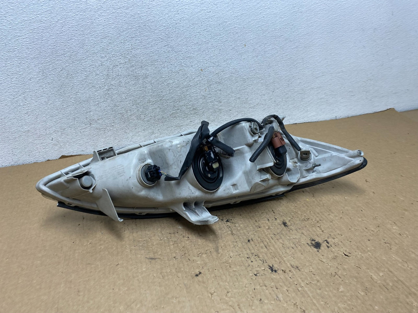 2005 to 2006 Toyota Camry Left Driver LH Halogen Headlight AG3244 DW4
