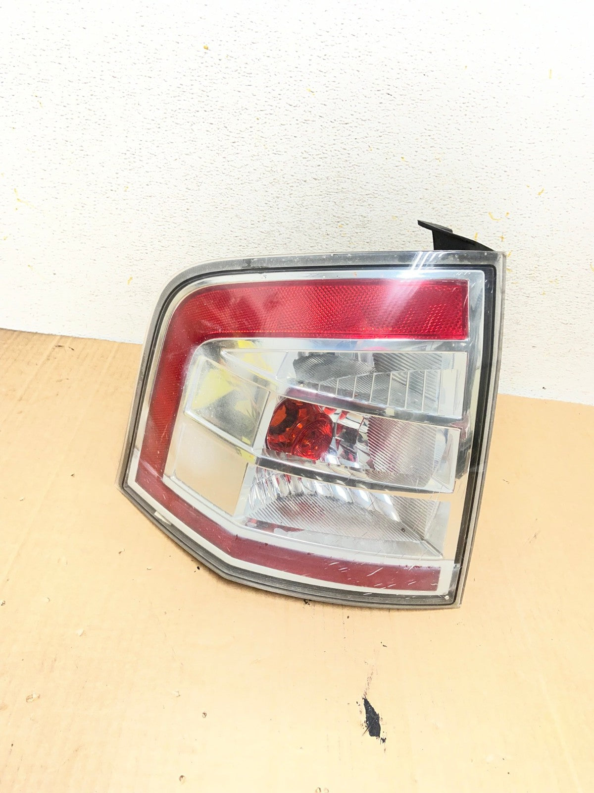 2007 to 2010 Ford Edge Tail light Left Driver Side AI8423 LK0