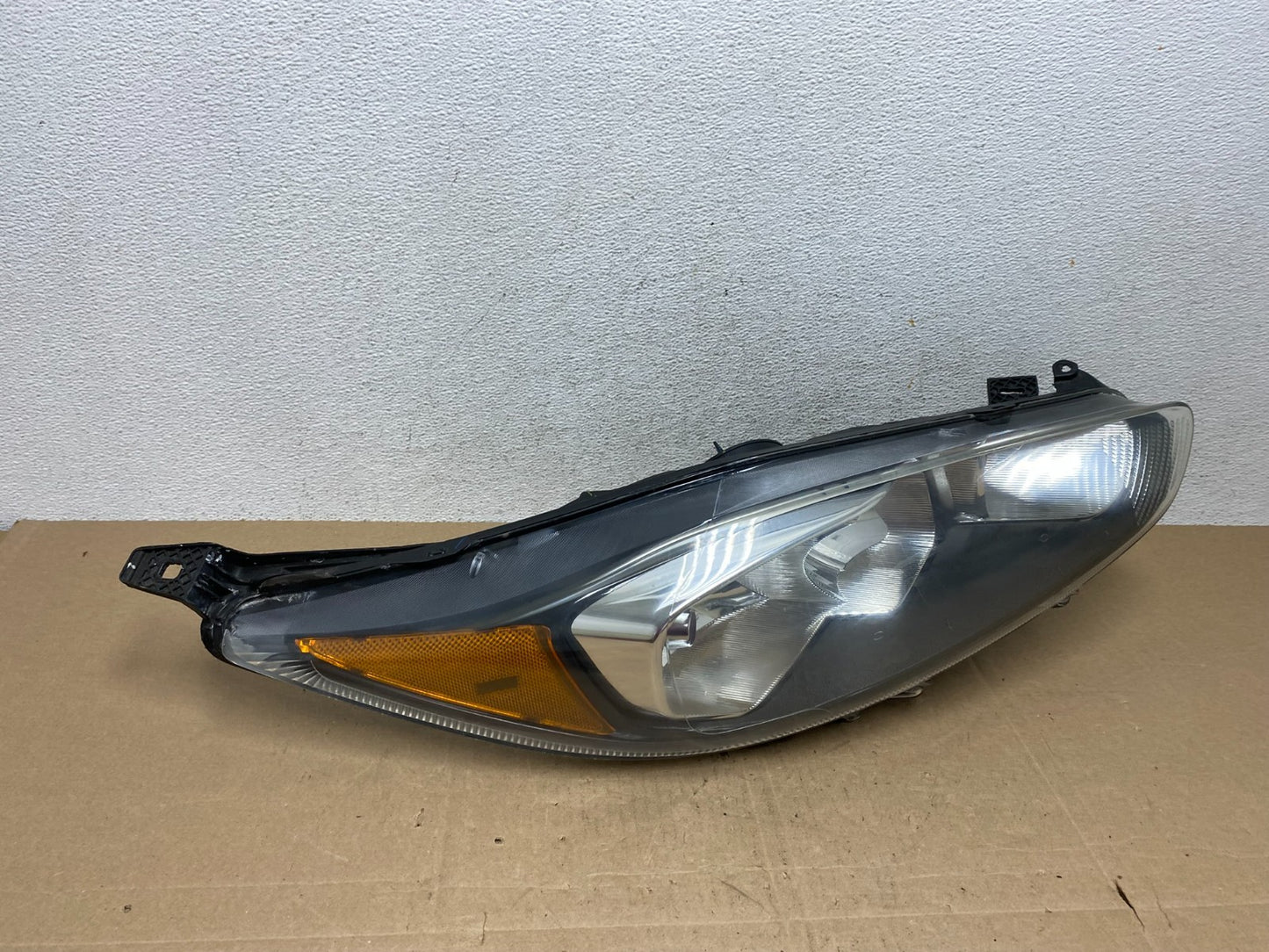 2014 to 2019 Ford Fiesta Right Passenger RH Halogen Headlight AE5019 DW2