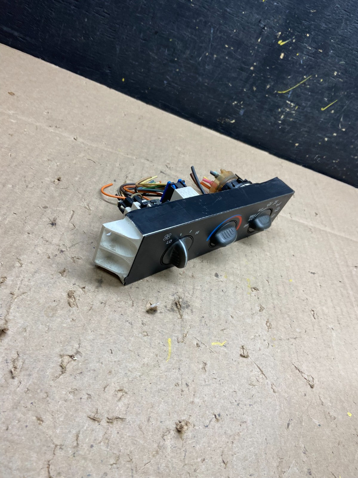 2001 - 2007 GMC Chevrolet Astro Express Climate Control A/C U4722 DG1