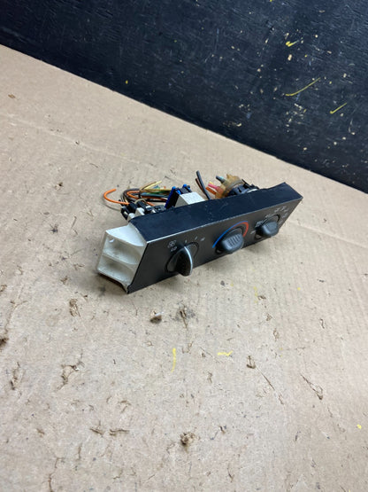 2001 - 2007 GMC Chevrolet Astro Express Climate Control A/C U4722 DG1