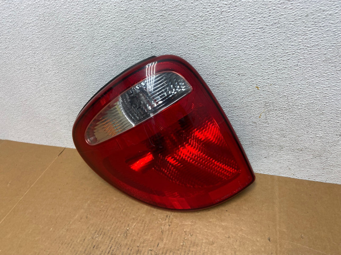 2001 to 2003 Dodge Grand Caravan Left Driver Lh Tail Light AE1340 LK1