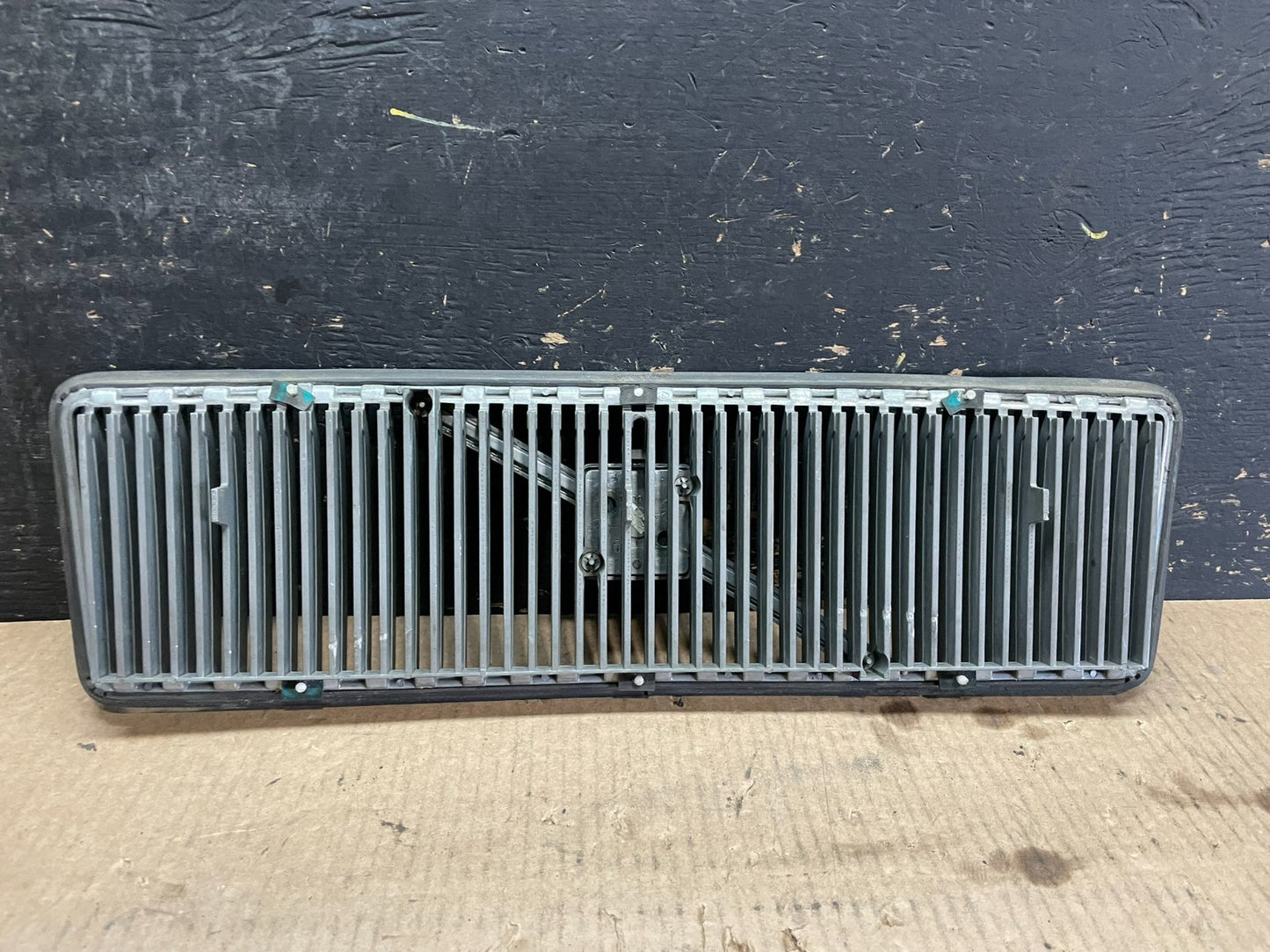1995 to 1997 Volvo 960 Front Grill Grille Y9643 PS4