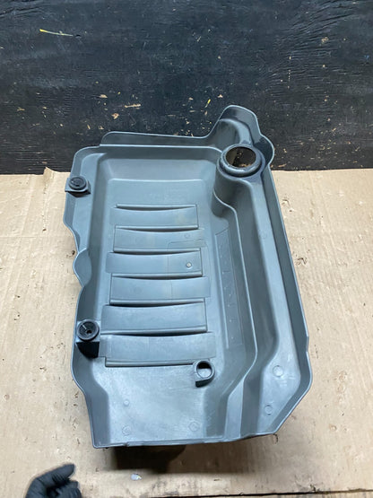 2007 to 2012 GMC Acadia 3.6L VVT Engine Cover Shield U0261 DG6