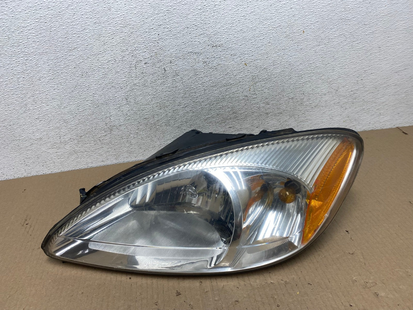 2000 to 2007 Ford Taurus Left Driver LH Side Halogen Headlight AE9575 LK0