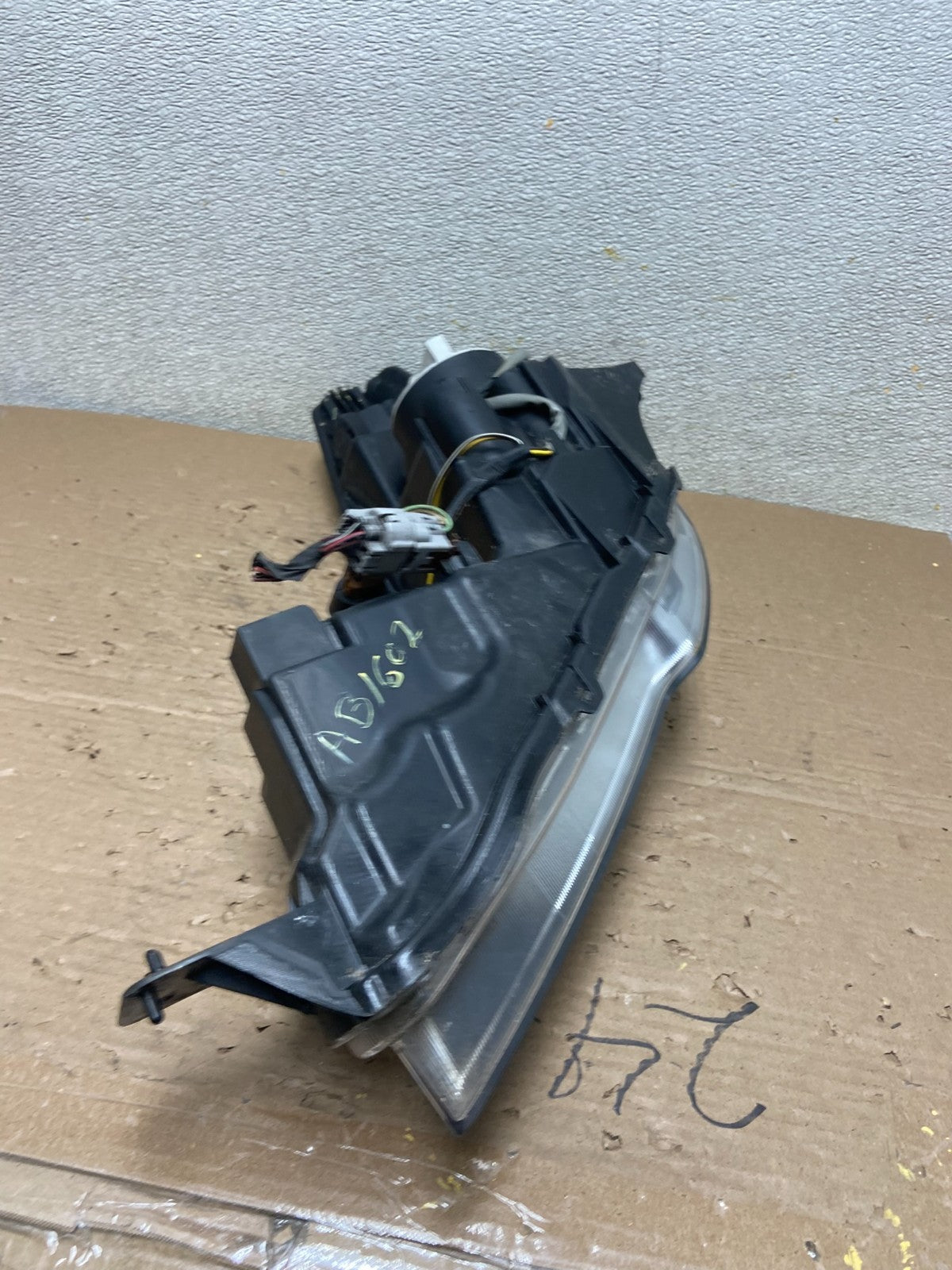 2013 - 2014 Subaru Legacy Outback Right Passenger Headlight AB1602 DW9