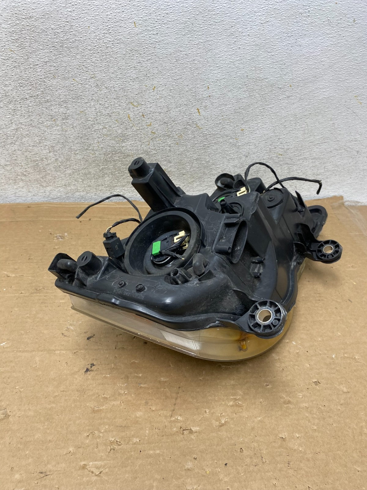 2008 to 2016 Chrysler Town and Country Left Driver Lh Side Headlight AH8394 DW7
