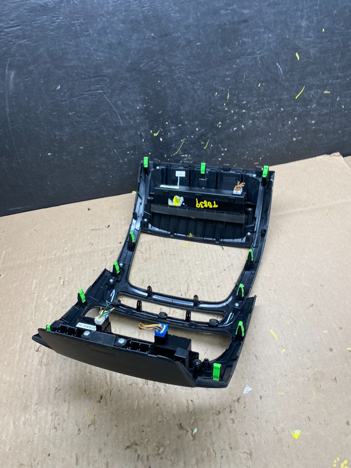 2014 2015 Kia Sorento Front Dash Radio Bezel Trim Air Vent T5839 DG4