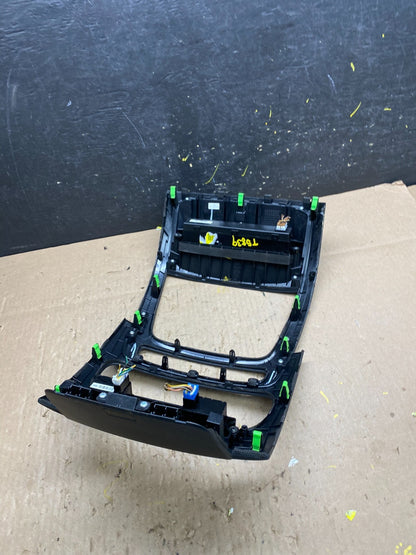 2014 2015 Kia Sorento Front Dash Radio Bezel Trim Air Vent T5839 DG4