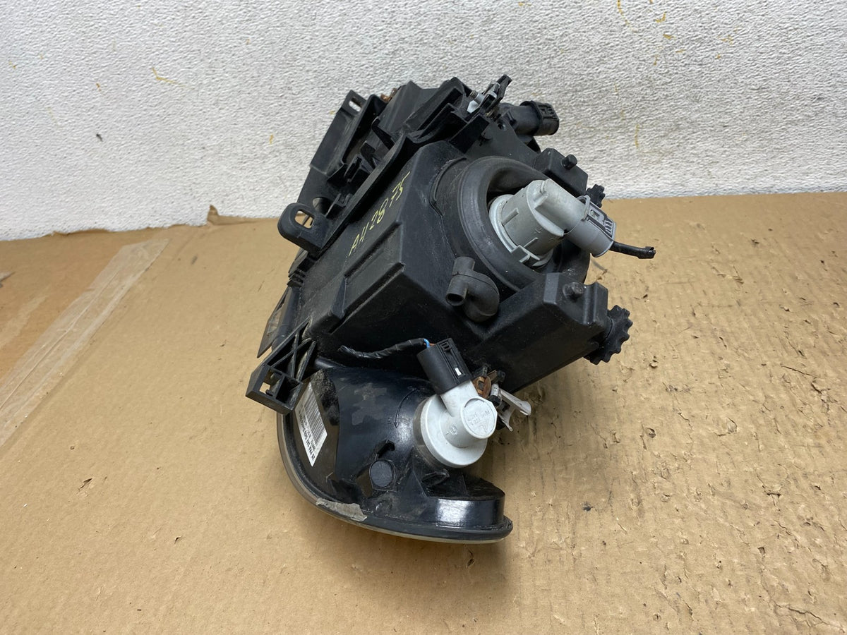 2002 to 2005 BMW 3 E46 Sedan Right Passenger RH Halogen Headlight AH2875 DW9