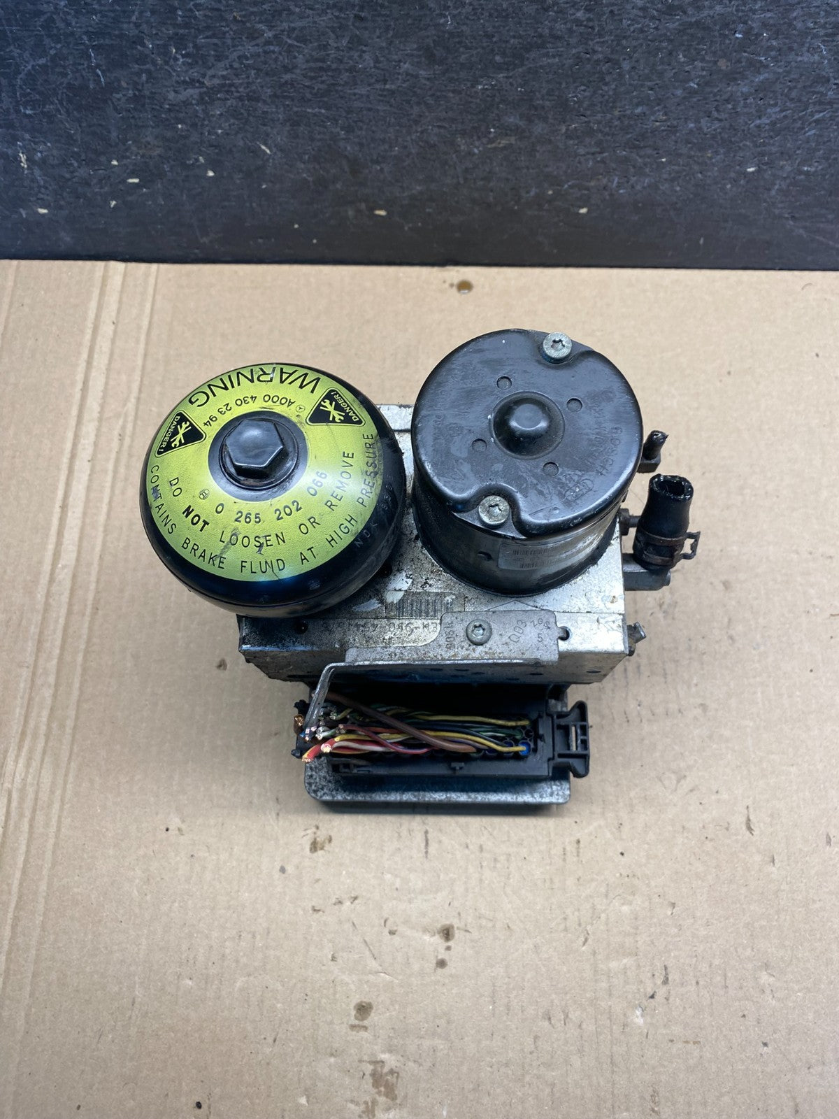 2006 to 2009 Mercedes E350 ABS Anti Lock Brake Pump 0265250110 AH3192 DG1