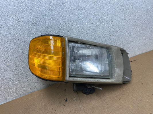 1986 to 1991 Mercedes-benz W126 Right RH Side Halogen Headlight P9981 DW0