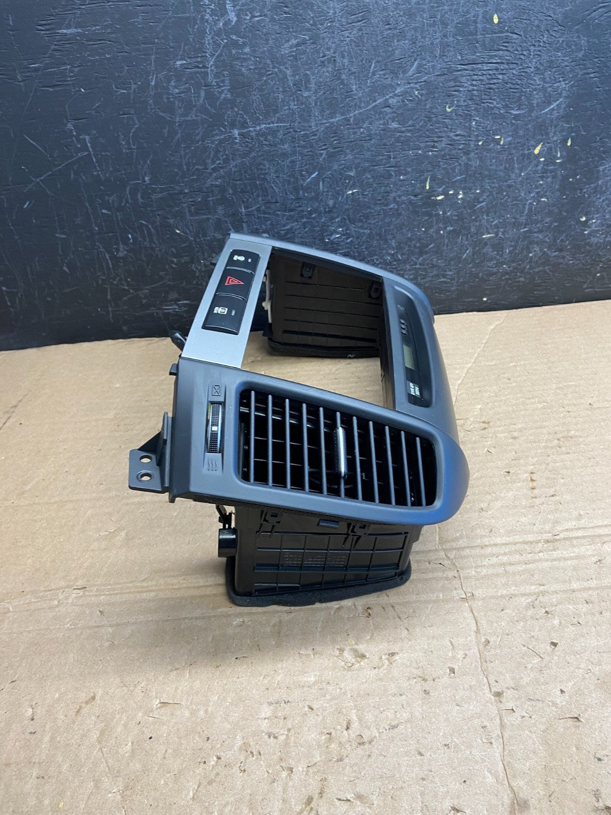2007 to 2009 Hyundai Santa Fe Center Dashboard Radio Bezel Trim AF2053 DW2